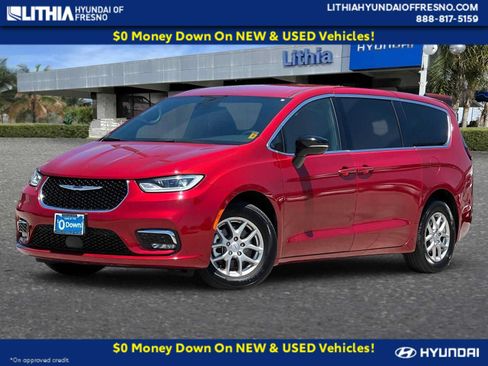 Used 2025 Chrysler Pacifica Select FWD image 1