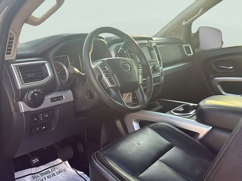 Used 2019 Nissan Titan PRO-4X w/ Pro-4x Convenience Package image 13