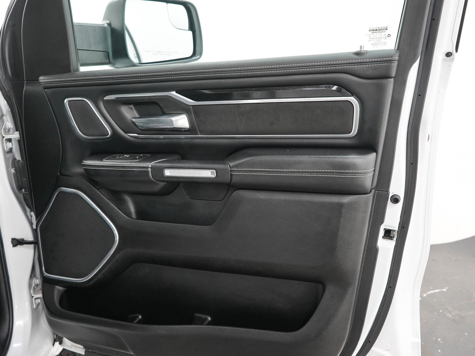Used 2022 RAM 1500 Laramie AWD/4WD image 12