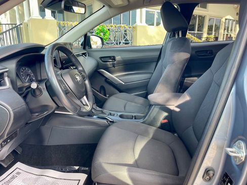 Used 2023 Toyota Corolla Cross LE image 11