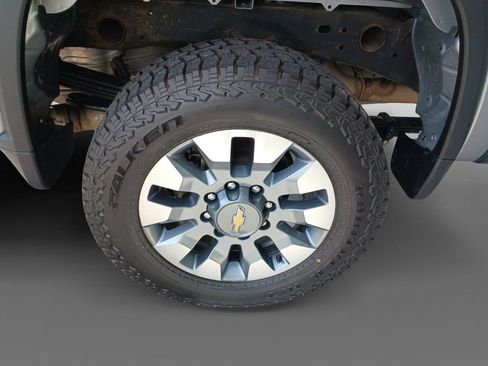 Used 2024 Chevrolet Silverado 2500 Custom w/ Custom Value Package AWD/4WD image 10