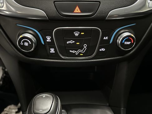 Used 2019 Chevrolet Equinox LT image 31