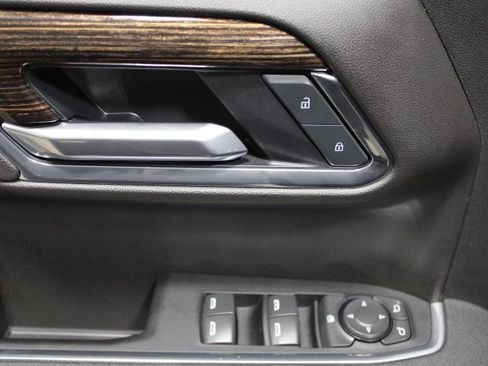 Used 2025 GMC Sierra 1500 Elevation image 17