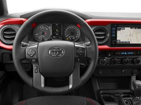 Used 2017 Toyota Tacoma TRD Off-Road AWD/4WD image 4