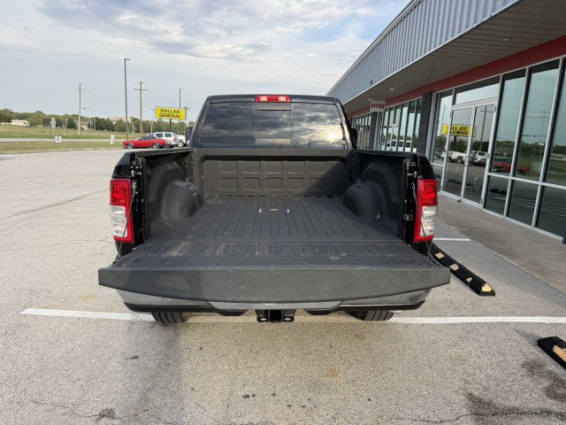 Used 2024 RAM 2500 Tradesman w/ Chrome Appearance Group AWD/4WD image 5
