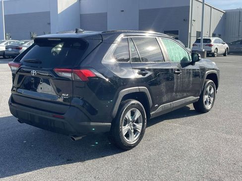 Used 2025 Toyota RAV4 XLE image 6