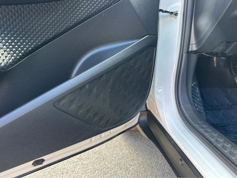 Used 2021 Toyota C-HR XLE image 34