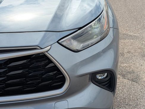 Used 2021 Toyota Highlander XLE image 9
