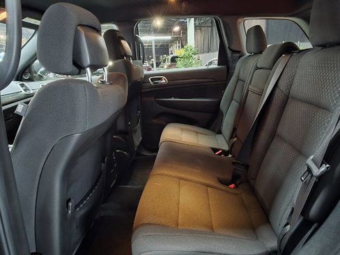 Used 2019 Jeep Grand Cherokee Laredo w/ 18" Wheel & 8.4" Radio Group image 20