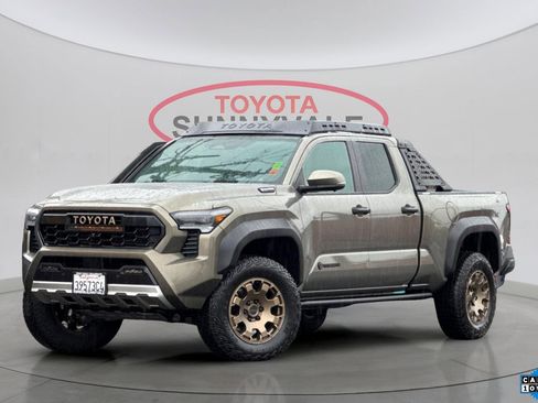Used 2024 Toyota Tacoma Trailhunter image 1