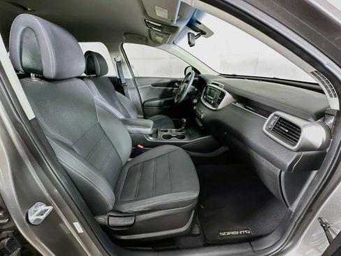 Used 2016 Kia Sorento FWD w/ LX Convenience Package image 28
