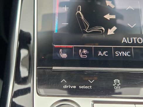 Used 2023 Audi Q8 Prestige image 30