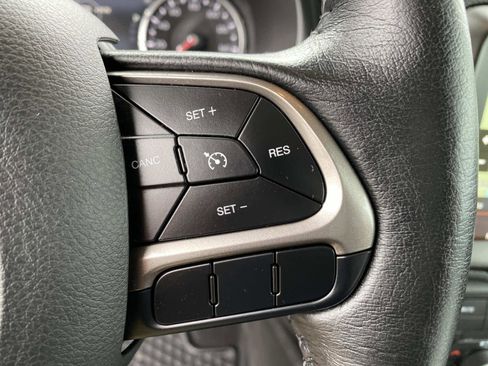 Certified 2022 Jeep Renegade Latitude AWD/4WD image 17