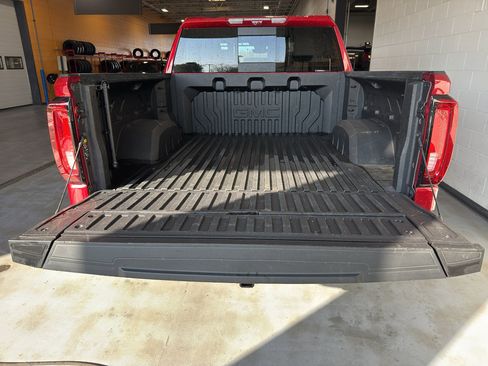 Used 2025 GMC Sierra 1500 AT4 w/ Technology Package AWD/4WD image 23