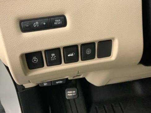 Used 2023 Nissan Murano SL w/ SL Moonroof Package FWD image 16