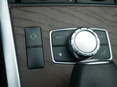 Used 2015 Mercedes-Benz E 400 4MATIC Sedan image 31