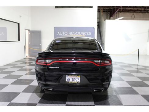 Used 2020 Dodge Charger SXT w/ Leather Interior Group image 5