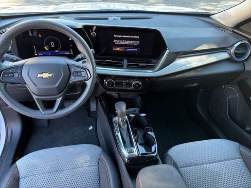 Used 2025 Chevrolet Trax LT image 27