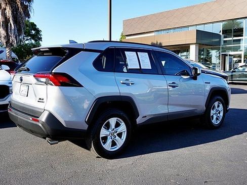 Used 2021 Toyota RAV4 XLE AWD/4WD image 8