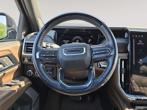 Used 2025 GMC Yukon XL Denali Ultimate w/ LPO, Illumination Package AWD/4WD image 12