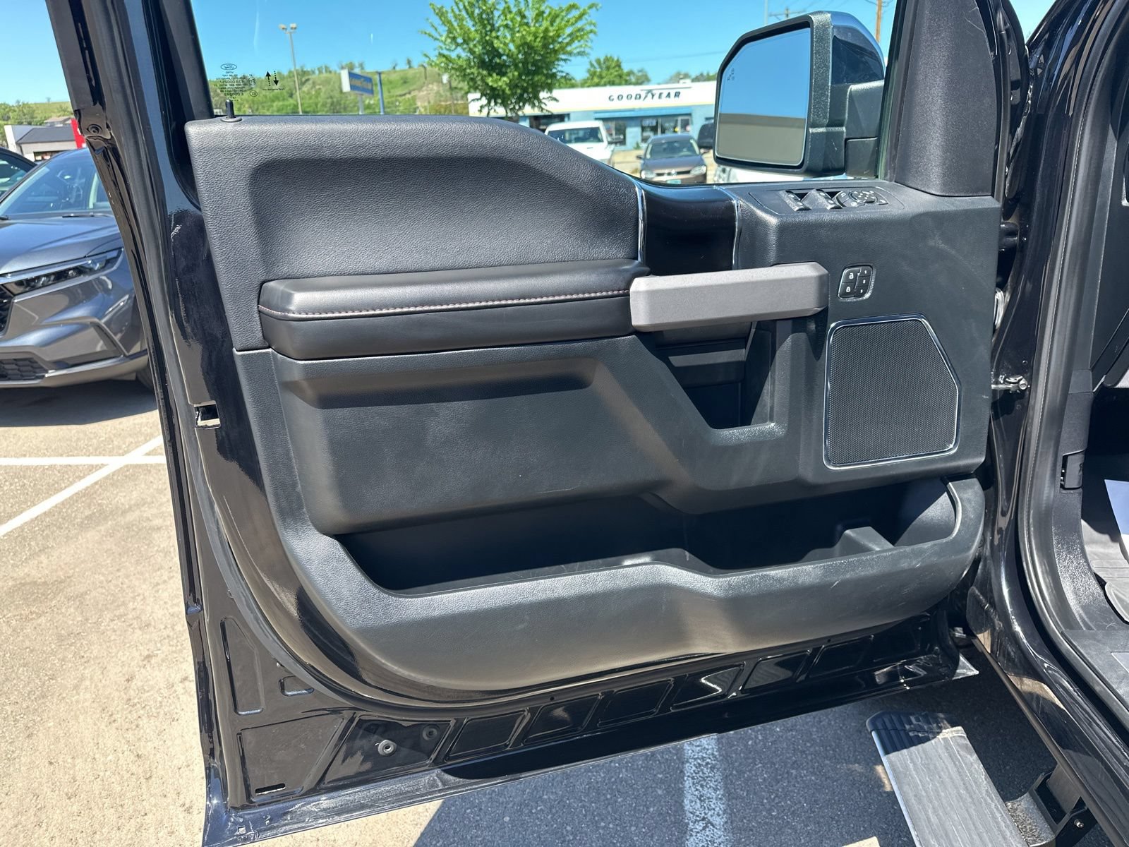 Used 2020 Ford F150 Platinum w/ Equipment Group 701A Luxury AWD/4WD image 21