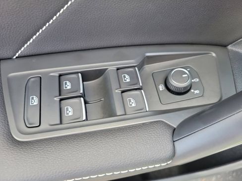 Used 2024 Volkswagen Tiguan SE R-Line image 22