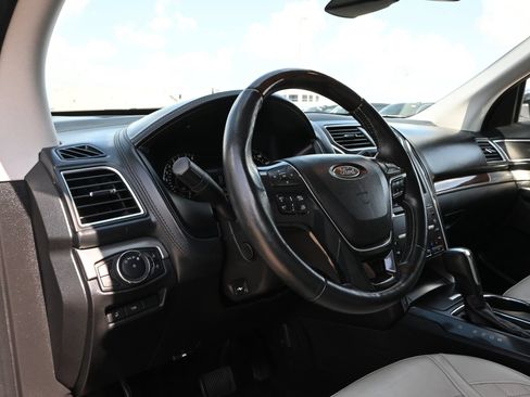 Used 2017 Ford Explorer Platinum AWD/4WD image 18
