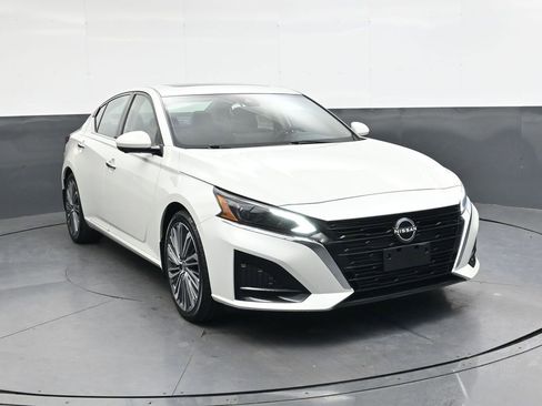 Used 2023 Nissan Altima 2.5 SL image 2