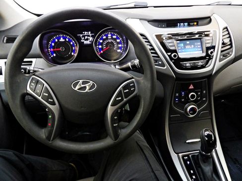 Used 2015 Hyundai Elantra SE w/ Option Group 02 image 17