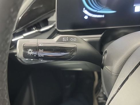 Used 2025 Kia Niro EX image 27