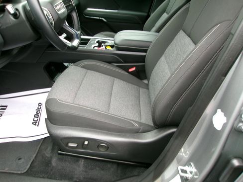 Used 2025 GMC Acadia Elevation image 10