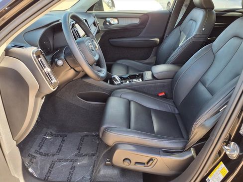 Certified 2024 Volvo XC40 B5 Plus image 21