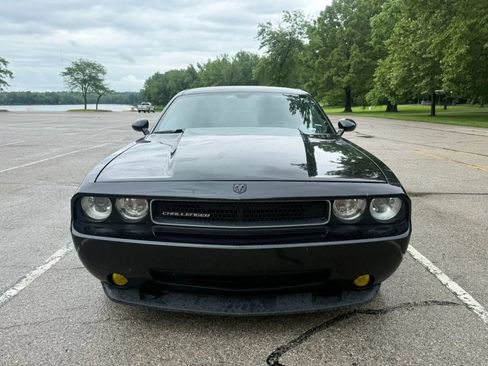 Used 2009 Dodge Challenger SRT8 w/ SRT Option Group II RWD image 2