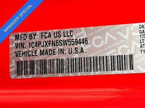 Used 2025 Jeep Wrangler Unlimited Rubicon AWD/4WD image 32