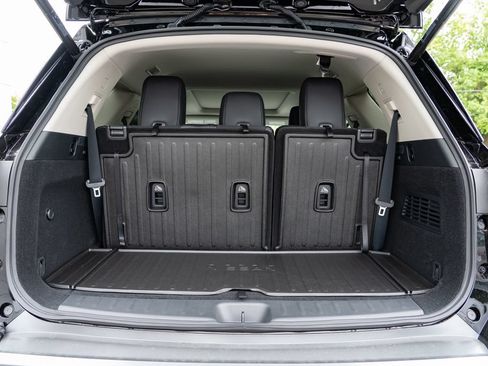 New 2026 Nissan Pathfinder Platinum w/ Cargo Package AWD/4WD image 8