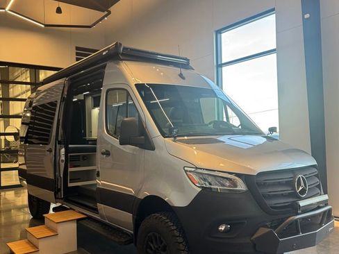 Used 2025 Mercedes-Benz Sprinter 2500 image 1