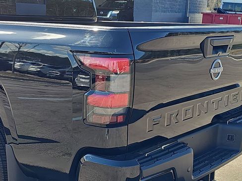 Used 2024 Nissan Frontier SL w/ Technology Package image 36