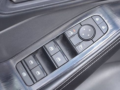 Used 2025 Nissan Rogue SV AWD/4WD image 16