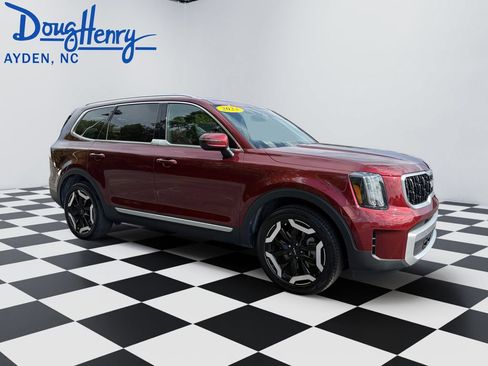 Used 2023 Kia Telluride EX w/ EX Captain's Chair Package FWD image 7