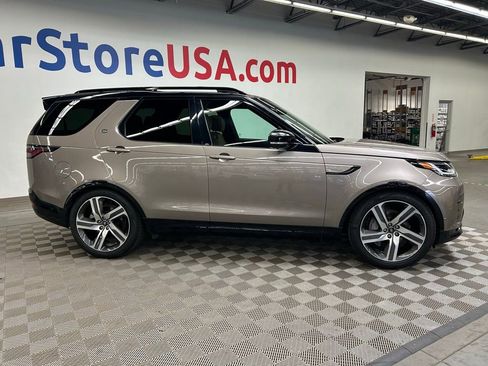 Used 2024 Land Rover Discovery Dynamic SE AWD/4WD image 11