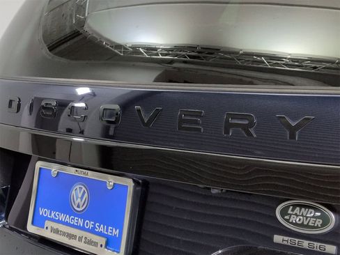 Used 2020 Land Rover Discovery HSE image 11