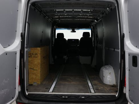 Used 2022 Mercedes-Benz Sprinter 2500 image 27