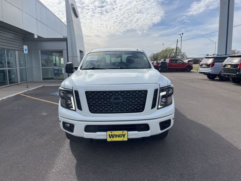 Used 2018 Nissan Titan SV w/ SV Convenience Package image 3