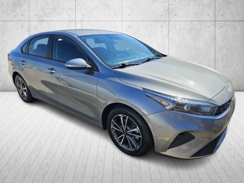 Used 2022 Kia Forte LXS image 1
