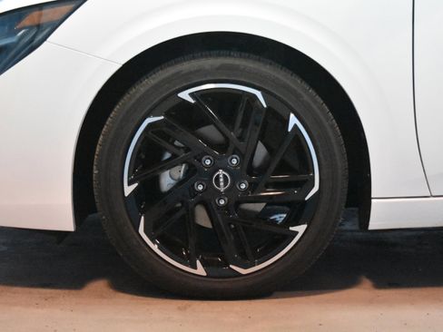New 2026 Nissan Sentra SR w/ Floor Mat Package FWD image 23