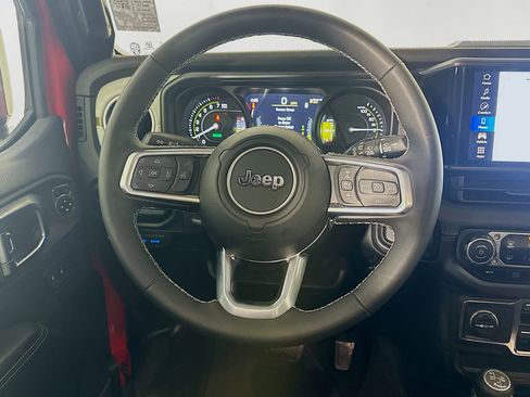 Used 2025 Jeep Wrangler Unlimited Sahara AWD/4WD image 17