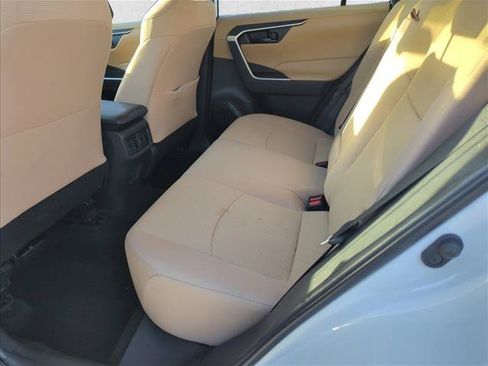 Used 2022 Toyota RAV4 LE FWD image 9