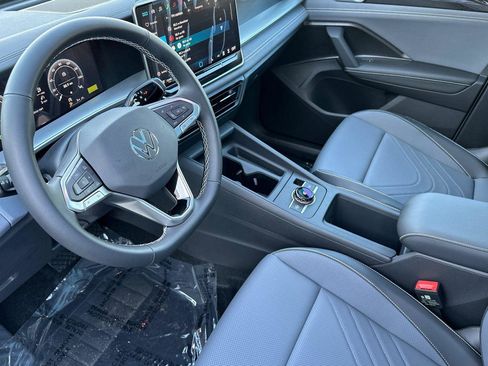New 2026 Volkswagen Tiguan SE image 9