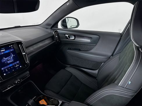 Used 2023 Volvo C40 P8 Recharge Plus image 23