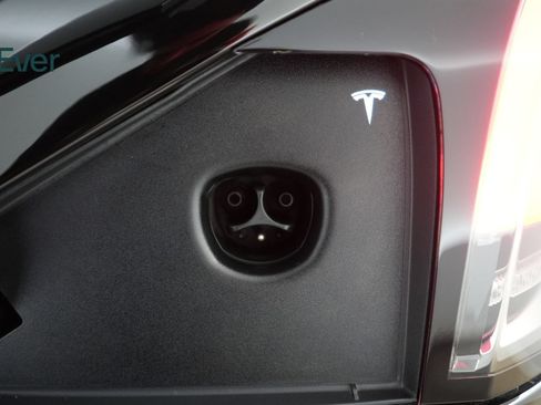Used 2023 Tesla Model X AWD/4WD image 10